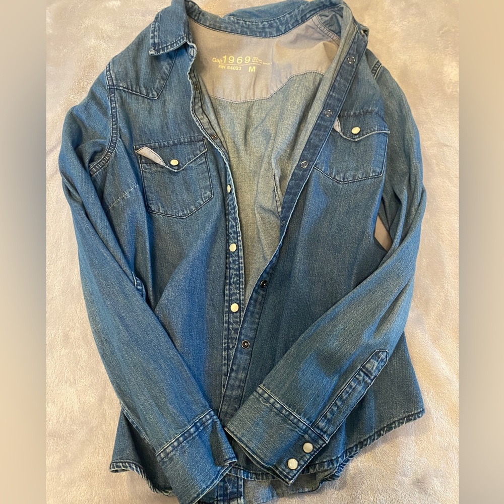 New gap Jean jacket/shirt button down. Medium.